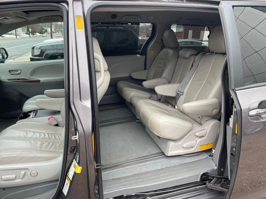 2014 Toyota Sienna 5dr 7-Pass Van V6 XLE AAS FWD (Natl), available for sale in Manchester, Connecticut | Carsonmain LLC. Manchester, Connecticut 2014 Toyota Sienna 5dr 7-Pass Van V6 XLE AAS FWD (Natl), available for sale in Manchester, Connecticut | Carsonmain LLC. Manchester, Connecticut
