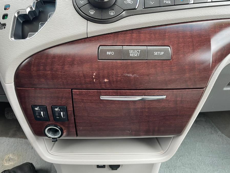 2014 Toyota Sienna 5dr 7-Pass Van V6 XLE AAS FWD (Natl), available for sale in Manchester, Connecticut | Carsonmain LLC. Manchester, Connecticut 2014 Toyota Sienna 5dr 7-Pass Van V6 XLE AAS FWD (Natl), available for sale in Manchester, Connecticut | Carsonmain LLC. Manchester, Connecticut