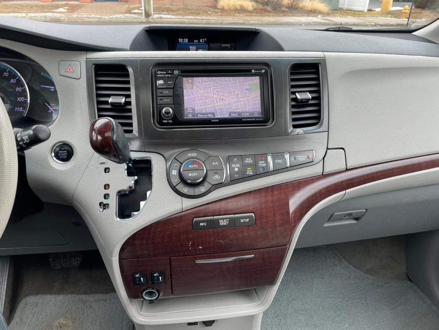 2014 Toyota Sienna 5dr 7-Pass Van V6 XLE AAS FWD (Natl), available for sale in Manchester, Connecticut | Carsonmain LLC. Manchester, Connecticut 2014 Toyota Sienna 5dr 7-Pass Van V6 XLE AAS FWD (Natl), available for sale in Manchester, Connecticut | Carsonmain LLC. Manchester, Connecticut