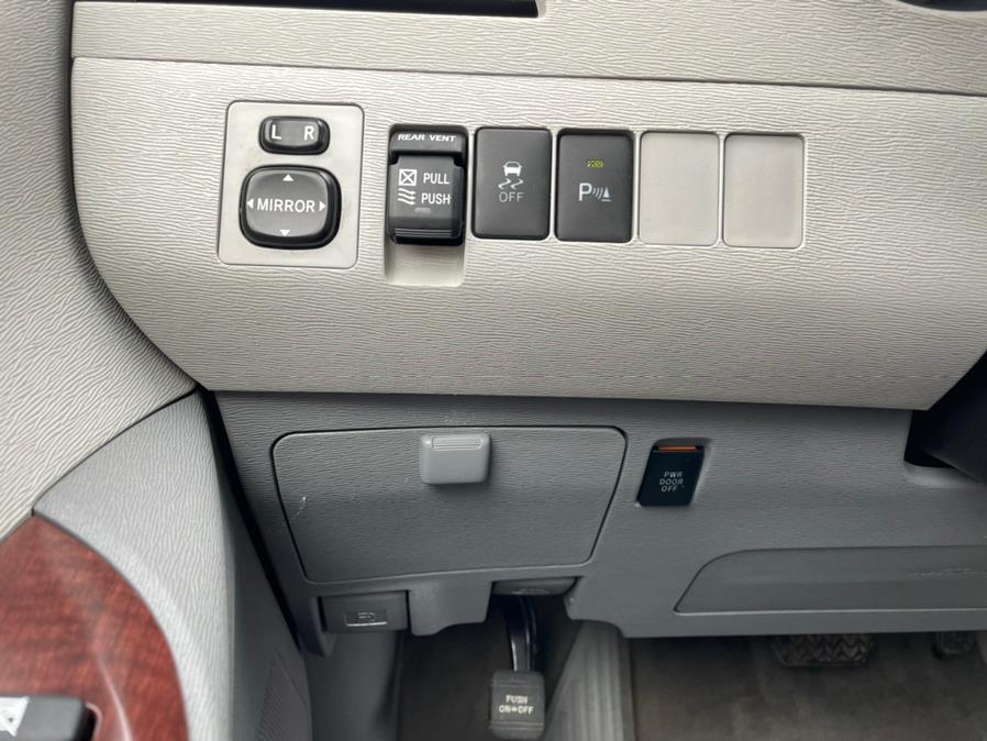 2014 Toyota Sienna 5dr 7-Pass Van V6 XLE AAS FWD (Natl), available for sale in Manchester, Connecticut | Carsonmain LLC. Manchester, Connecticut 2014 Toyota Sienna 5dr 7-Pass Van V6 XLE AAS FWD (Natl), available for sale in Manchester, Connecticut | Carsonmain LLC. Manchester, Connecticut