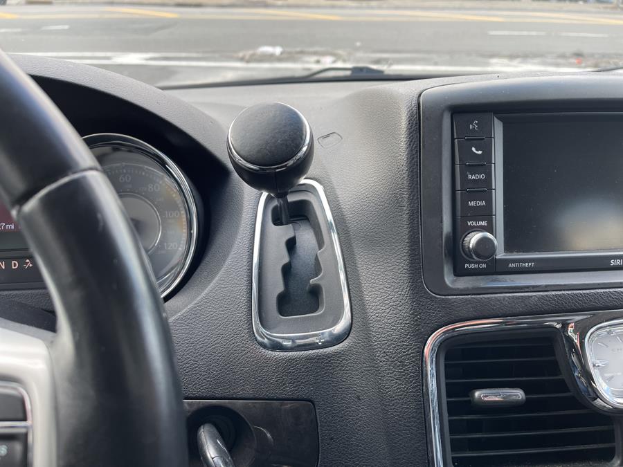 Used Chrysler Town & Country 4dr Wgn Touring 2014 | Rubber Bros Auto World. Brooklyn, New York Used Chrysler Town & Country 4dr Wgn Touring 2014 | Rubber Bros Auto World. Brooklyn, New York