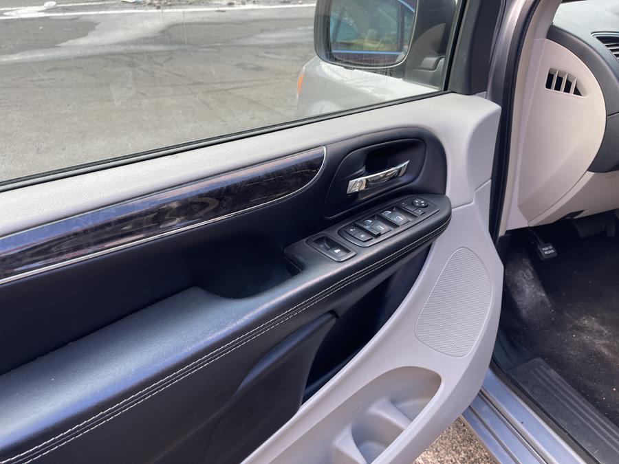 Used Chrysler Town & Country 4dr Wgn Touring 2014 | Rubber Bros Auto World. Brooklyn, New York Used Chrysler Town & Country 4dr Wgn Touring 2014 | Rubber Bros Auto World. Brooklyn, New York