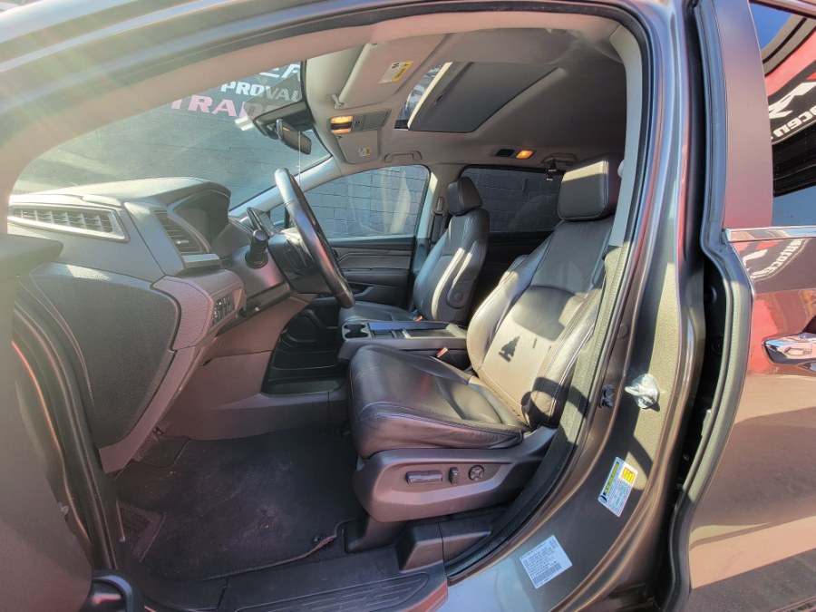 2019 Honda Odyssey EX-L w/Navi/RES Auto, available for sale in Newark, New Jersey | RT Auto Center LLC. Newark, New Jersey 2019 Honda Odyssey EX-L w/Navi/RES Auto, available for sale in Newark, New Jersey | RT Auto Center LLC. Newark, New Jersey