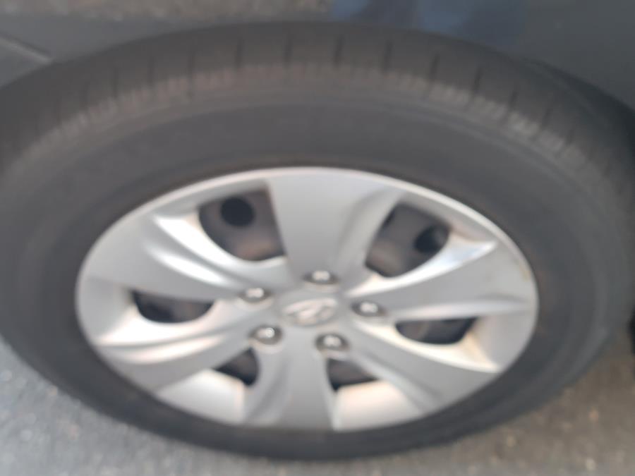 2016 Hyundai Elantra 4dr Sdn Auto SE (Ulsan Plant), available for sale in New Britain, Connecticut | Supreme Automotive. New Britain, Connecticut 2016 Hyundai Elantra 4dr Sdn Auto SE (Ulsan Plant), available for sale in New Britain, Connecticut | Supreme Automotive. New Britain, Connecticut