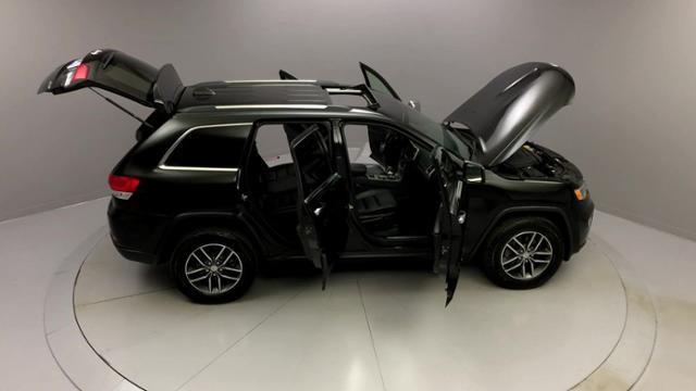 Used Jeep Grand Cherokee Limited 4x4 2017 | J&M Automotive Sls&Svc LLC. Naugatuck, Connecticut Used Jeep Grand Cherokee Limited 4x4 2017 | J&M Automotive Sls&Svc LLC. Naugatuck, Connecticut