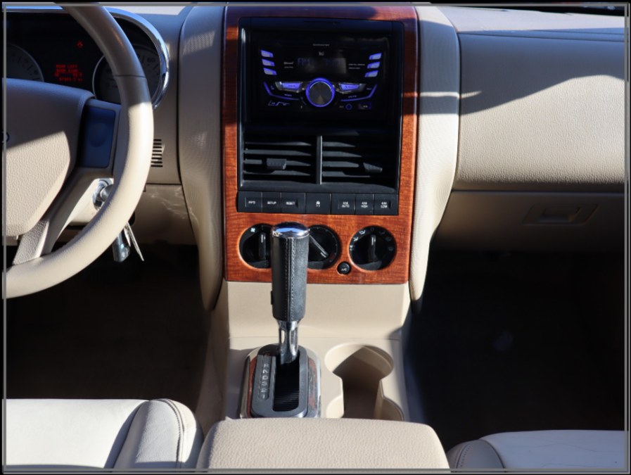 2007 Ford Explorer 4WD 4dr V6 Eddie Bauer, available for sale in Huntington Station, New York | My Auto Inc.. Huntington Station, New York 2007 Ford Explorer 4WD 4dr V6 Eddie Bauer, available for sale in Huntington Station, New York | My Auto Inc.. Huntington Station, New York