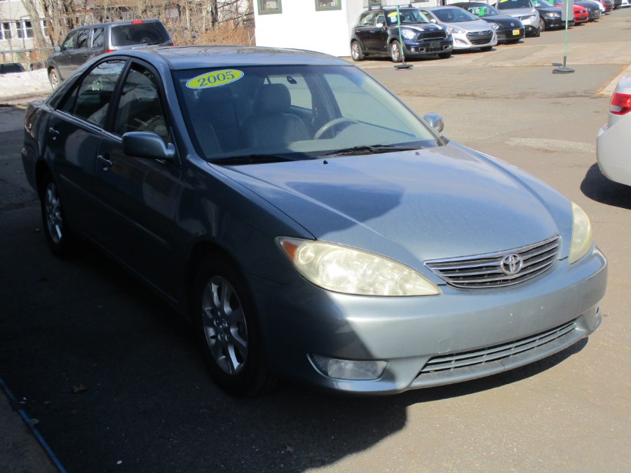2005 Toyota Camry XLE, available for sale in Meriden, Connecticut | Cos Central Auto. Meriden, Connecticut 2005 Toyota Camry XLE, available for sale in Meriden, Connecticut | Cos Central Auto. Meriden, Connecticut