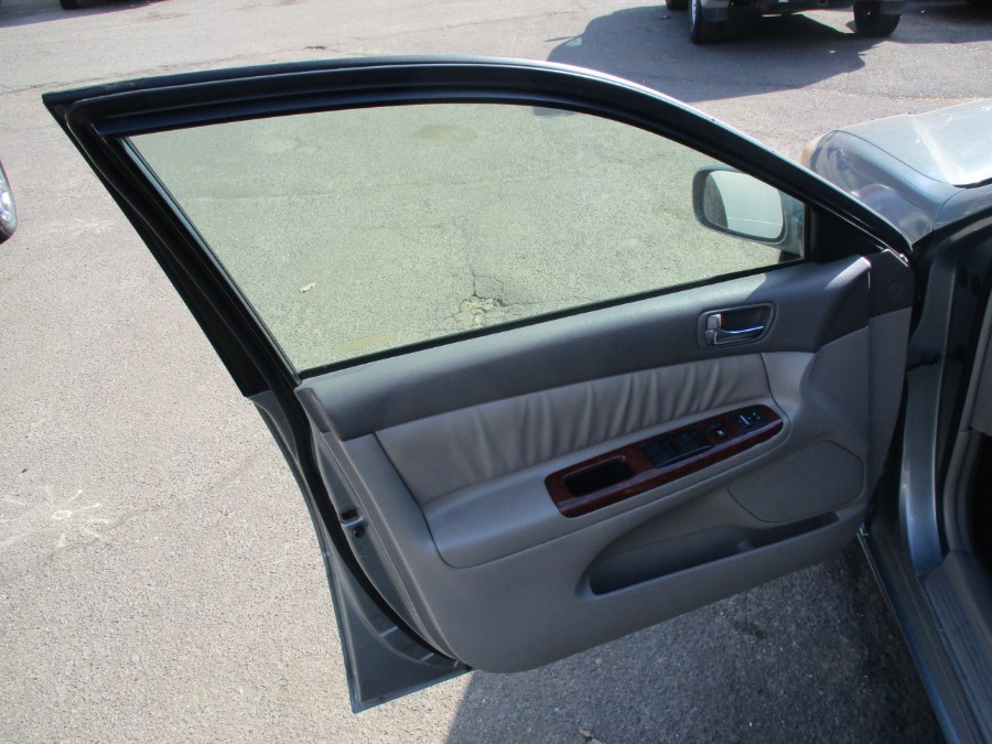 2005 Toyota Camry XLE, available for sale in Meriden, Connecticut | Cos Central Auto. Meriden, Connecticut 2005 Toyota Camry XLE, available for sale in Meriden, Connecticut | Cos Central Auto. Meriden, Connecticut