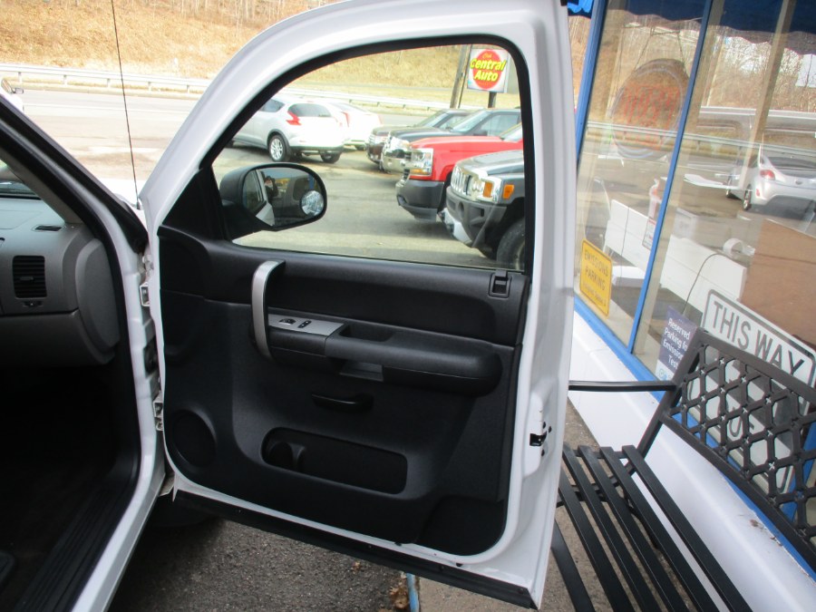 2009 Chevrolet Silverado 1500 4WD Ext Cab 143.5" LS, available for sale in Meriden, Connecticut | Cos Central Auto. Meriden, Connecticut 2009 Chevrolet Silverado 1500 4WD Ext Cab 143.5" LS, available for sale in Meriden, Connecticut | Cos Central Auto. Meriden, Connecticut