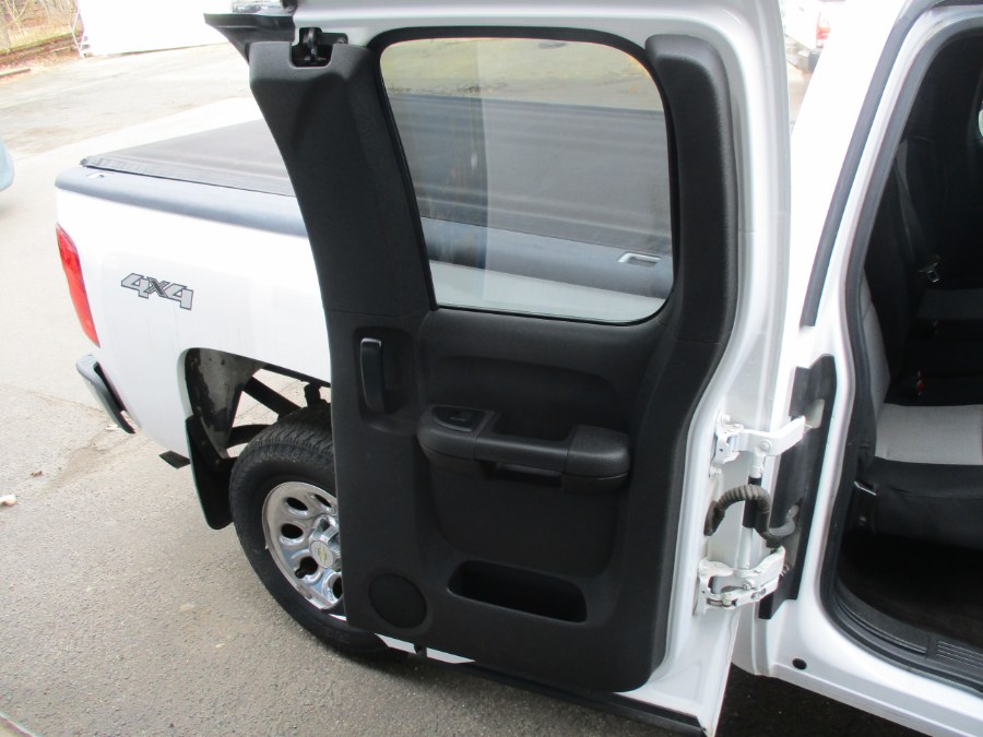 2009 Chevrolet Silverado 1500 4WD Ext Cab 143.5" LS, available for sale in Meriden, Connecticut | Cos Central Auto. Meriden, Connecticut 2009 Chevrolet Silverado 1500 4WD Ext Cab 143.5" LS, available for sale in Meriden, Connecticut | Cos Central Auto. Meriden, Connecticut