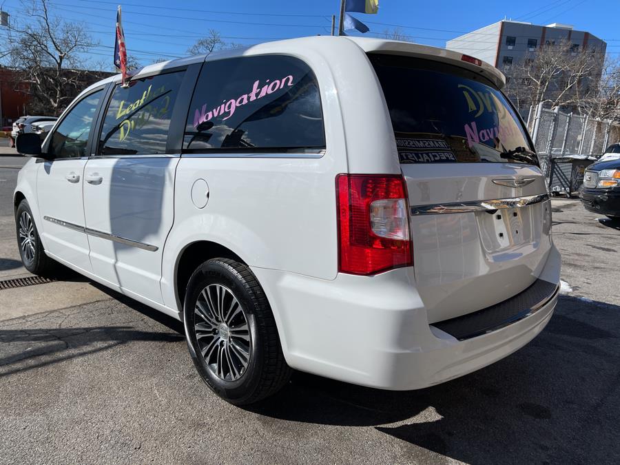 Used Chrysler Town & Country 4dr Wgn S 2013 | New York Motors Group Solutions LLC. Bronx, New York Used Chrysler Town & Country 4dr Wgn S 2013 | New York Motors Group Solutions LLC. Bronx, New York