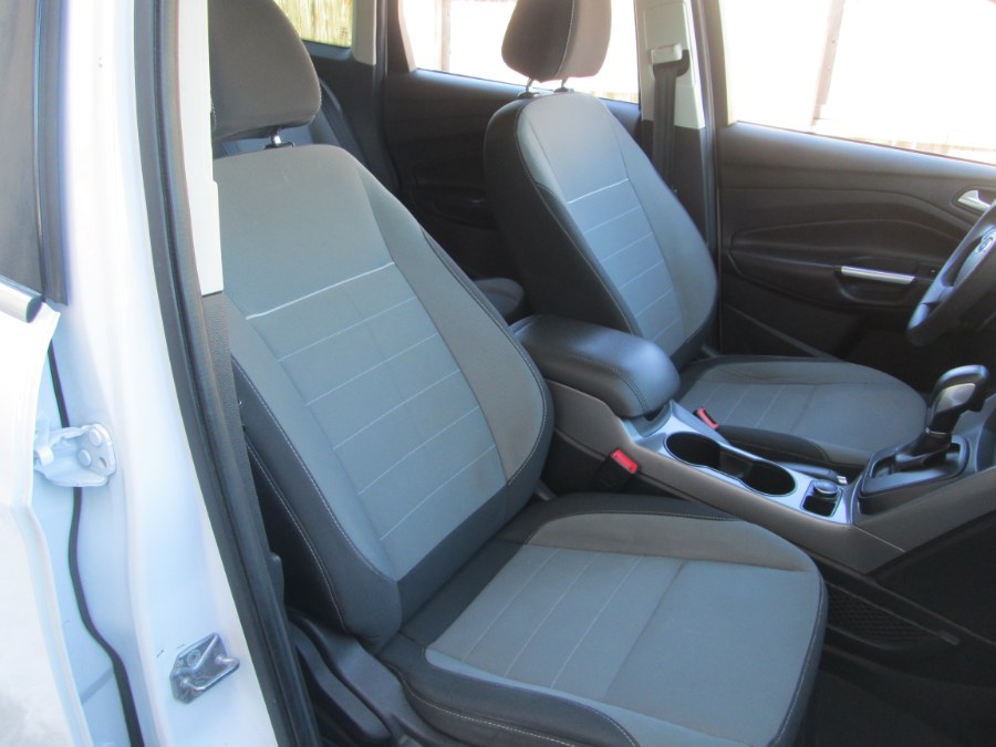 2014 Ford Escape 4WD 4dr SE, available for sale in Levittown, Pennsylvania | Levittown Auto. Levittown, Pennsylvania 2014 Ford Escape 4WD 4dr SE, available for sale in Levittown, Pennsylvania | Levittown Auto. Levittown, Pennsylvania