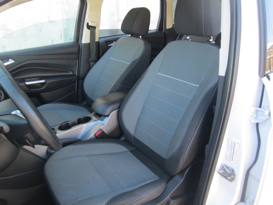 2014 Ford Escape 4WD 4dr SE, available for sale in Levittown, Pennsylvania | Levittown Auto. Levittown, Pennsylvania 2014 Ford Escape 4WD 4dr SE, available for sale in Levittown, Pennsylvania | Levittown Auto. Levittown, Pennsylvania
