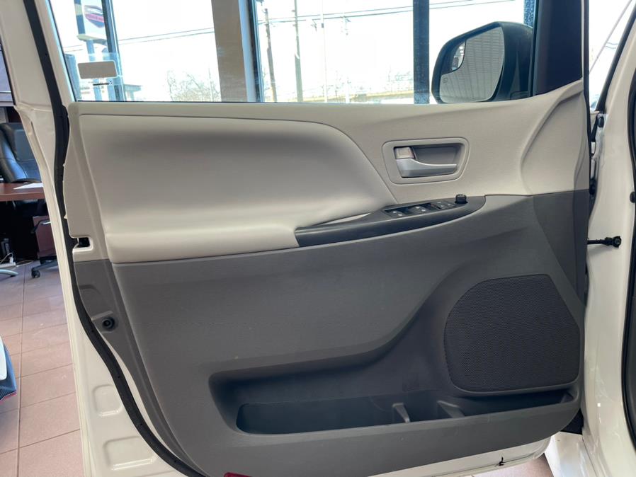 2019 Toyota Sienna LE FWD 8-Passenger (Natl), available for sale in Massapequa Park, New York | Power Motors East. Massapequa Park, New York 2019 Toyota Sienna LE FWD 8-Passenger (Natl), available for sale in Massapequa Park, New York | Power Motors East. Massapequa Park, New York