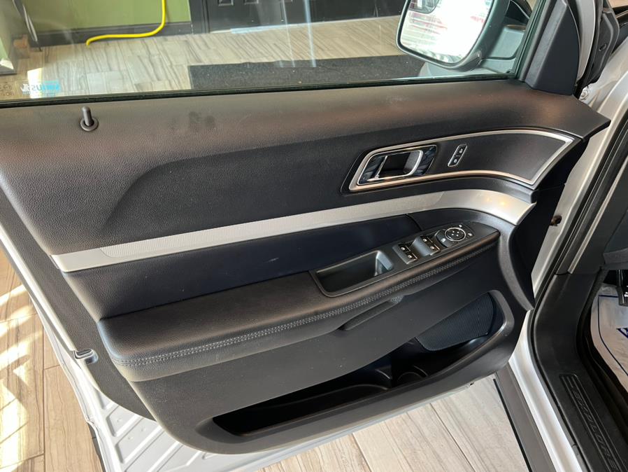 2016 Ford Explorer 4WD 4dr XLT, available for sale in West Hartford, Connecticut | AutoMax. West Hartford, Connecticut 2016 Ford Explorer 4WD 4dr XLT, available for sale in West Hartford, Connecticut | AutoMax. West Hartford, Connecticut