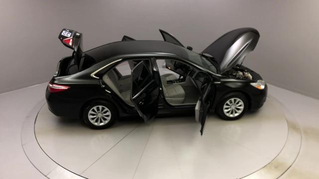 2015 Toyota Camry 4dr Sdn I4 Auto LE, available for sale in Naugatuck, Connecticut | J&M Automotive Sls&Svc LLC. Naugatuck, Connecticut 2015 Toyota Camry 4dr Sdn I4 Auto LE, available for sale in Naugatuck, Connecticut | J&M Automotive Sls&Svc LLC. Naugatuck, Connecticut