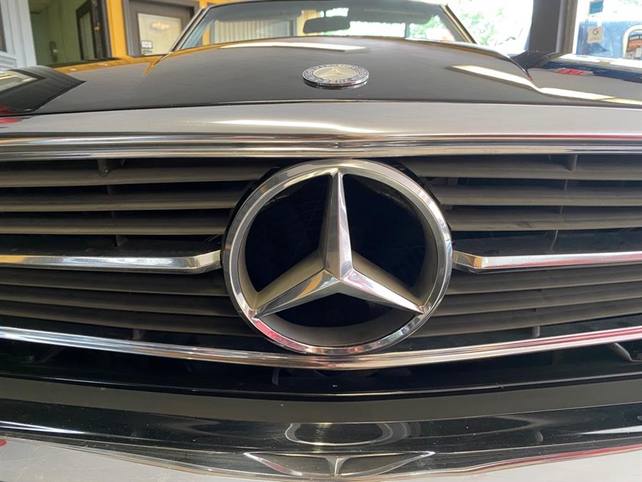 1989 Mercedes-benz 560 Series 560SL, available for sale in Garfield, New Jersey | Urban Motors Collection. Garfield, New Jersey 1989 Mercedes-benz 560 Series 560SL, available for sale in Garfield, New Jersey | Urban Motors Collection. Garfield, New Jersey
