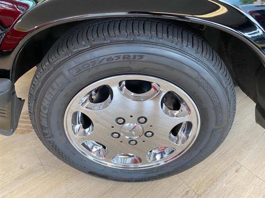 1989 Mercedes-benz 560 Series 560SL, available for sale in Garfield, New Jersey | Urban Motors Collection. Garfield, New Jersey 1989 Mercedes-benz 560 Series 560SL, available for sale in Garfield, New Jersey | Urban Motors Collection. Garfield, New Jersey