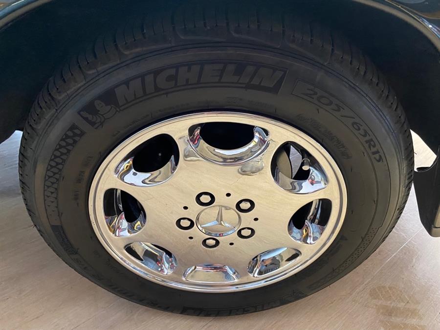 1989 Mercedes-benz 560 Series 560SL, available for sale in Garfield, New Jersey | Urban Motors Collection. Garfield, New Jersey 1989 Mercedes-benz 560 Series 560SL, available for sale in Garfield, New Jersey | Urban Motors Collection. Garfield, New Jersey