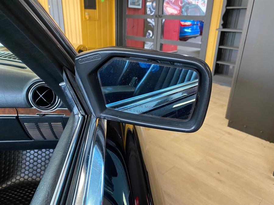 1989 Mercedes-benz 560 Series 560SL, available for sale in Garfield, New Jersey | Urban Motors Collection. Garfield, New Jersey 1989 Mercedes-benz 560 Series 560SL, available for sale in Garfield, New Jersey | Urban Motors Collection. Garfield, New Jersey