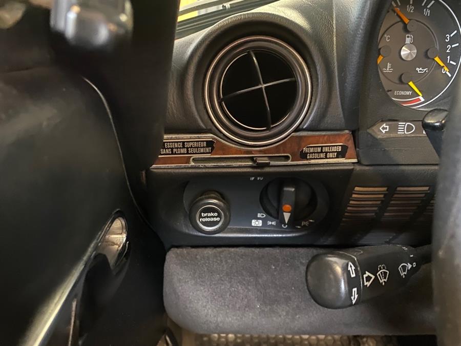 1989 Mercedes-benz 560 Series 560SL, available for sale in Garfield, New Jersey | Urban Motors Collection. Garfield, New Jersey 1989 Mercedes-benz 560 Series 560SL, available for sale in Garfield, New Jersey | Urban Motors Collection. Garfield, New Jersey