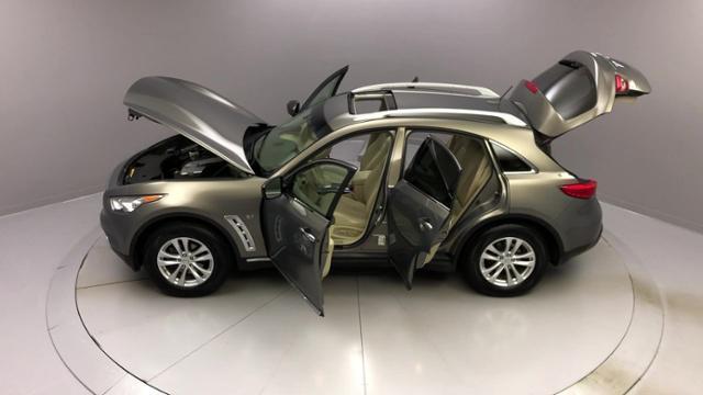 2014 Infiniti Qx70 AWD 4dr, available for sale in Naugatuck, Connecticut | J&M Automotive Sls&Svc LLC. Naugatuck, Connecticut 2014 Infiniti Qx70 AWD 4dr, available for sale in Naugatuck, Connecticut | J&M Automotive Sls&Svc LLC. Naugatuck, Connecticut