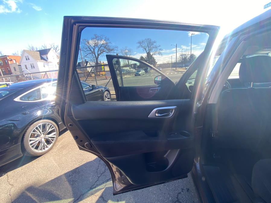 Used Nissan Pathfinder 4WD 4dr S 2015 | VEB Auto Sales. Hartford, Connecticut Used Nissan Pathfinder 4WD 4dr S 2015 | VEB Auto Sales. Hartford, Connecticut