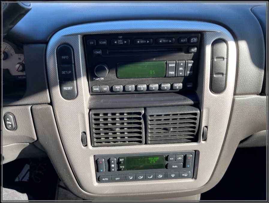 Used Mercury Mountaineer 4dr 114" WB Luxury w/4.6L AWD 2005 | My Auto Inc.. Huntington Station, New York Used Mercury Mountaineer 4dr 114" WB Luxury w/4.6L AWD 2005 | My Auto Inc.. Huntington Station, New York