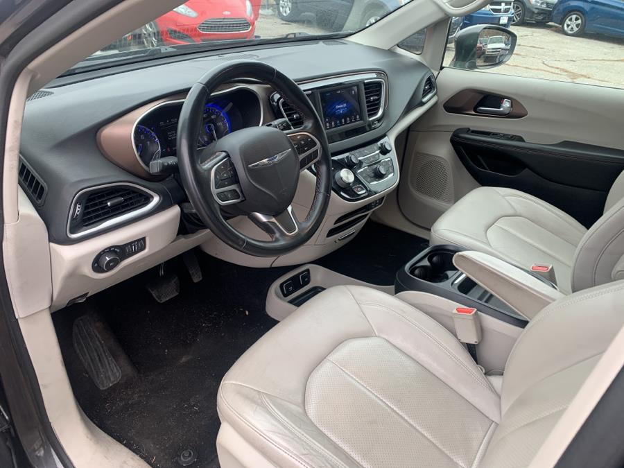 Used Chrysler Pacifica Touring L FWD 2018 | Dealertown Auto Wholesalers. Milford, Connecticut Used Chrysler Pacifica Touring L FWD 2018 | Dealertown Auto Wholesalers. Milford, Connecticut