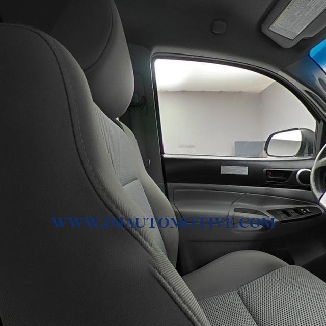 2015 Toyota Tacoma 4WD Double Cab V6 AT, available for sale in Naugatuck, Connecticut | J&M Automotive Sls&Svc LLC. Naugatuck, Connecticut 2015 Toyota Tacoma 4WD Double Cab V6 AT, available for sale in Naugatuck, Connecticut | J&M Automotive Sls&Svc LLC. Naugatuck, Connecticut