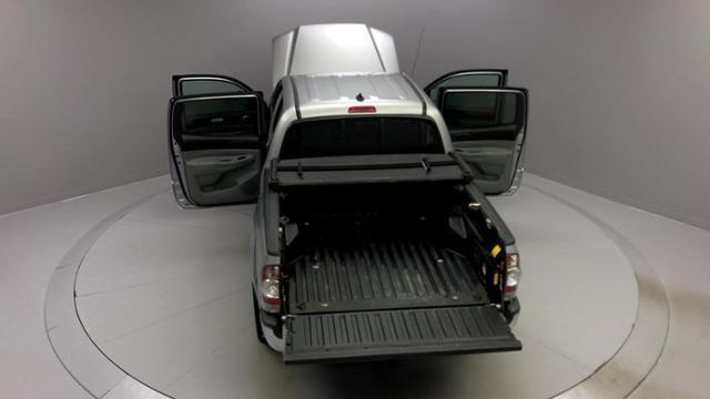 2015 Toyota Tacoma 4WD Double Cab V6 AT, available for sale in Naugatuck, Connecticut | J&M Automotive Sls&Svc LLC. Naugatuck, Connecticut 2015 Toyota Tacoma 4WD Double Cab V6 AT, available for sale in Naugatuck, Connecticut | J&M Automotive Sls&Svc LLC. Naugatuck, Connecticut