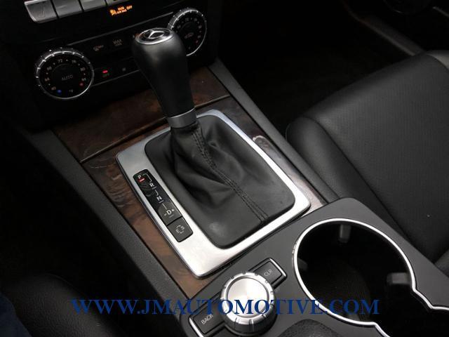 Used Mercedes-benz C-class 4dr Sdn C 300 Luxury 4MATIC 2013 | J&M Automotive Sls&Svc LLC. Naugatuck, Connecticut Used Mercedes-benz C-class 4dr Sdn C 300 Luxury 4MATIC 2013 | J&M Automotive Sls&Svc LLC. Naugatuck, Connecticut