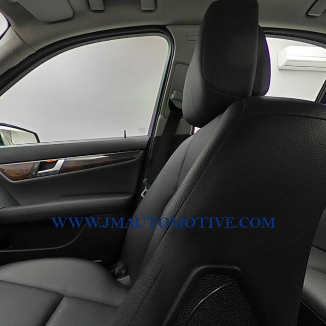 Used Mercedes-benz C-class 4dr Sdn C 300 Luxury 4MATIC 2013 | J&M Automotive Sls&Svc LLC. Naugatuck, Connecticut Used Mercedes-benz C-class 4dr Sdn C 300 Luxury 4MATIC 2013 | J&M Automotive Sls&Svc LLC. Naugatuck, Connecticut