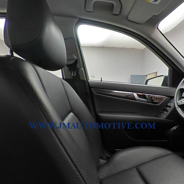 Used Mercedes-benz C-class 4dr Sdn C 300 Luxury 4MATIC 2013 | J&M Automotive Sls&Svc LLC. Naugatuck, Connecticut Used Mercedes-benz C-class 4dr Sdn C 300 Luxury 4MATIC 2013 | J&M Automotive Sls&Svc LLC. Naugatuck, Connecticut