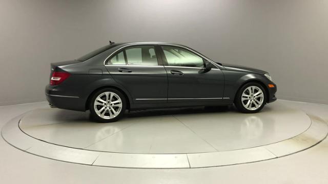 Used Mercedes-benz C-class 4dr Sdn C 300 Luxury 4MATIC 2013 | J&M Automotive Sls&Svc LLC. Naugatuck, Connecticut Used Mercedes-benz C-class 4dr Sdn C 300 Luxury 4MATIC 2013 | J&M Automotive Sls&Svc LLC. Naugatuck, Connecticut