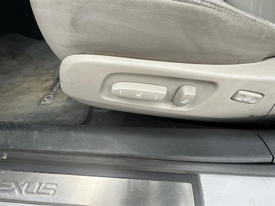 2010 Lexus ES 350 4dr Sdn, available for sale in Stratford, Connecticut | Wiz Leasing Inc. Stratford, Connecticut 2010 Lexus ES 350 4dr Sdn, available for sale in Stratford, Connecticut | Wiz Leasing Inc. Stratford, Connecticut