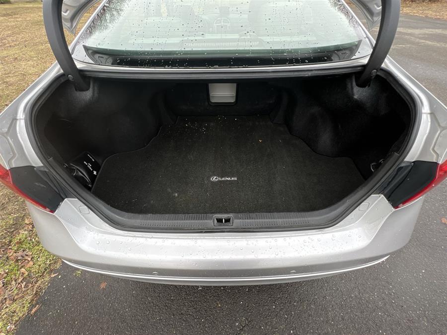 2010 Lexus ES 350 4dr Sdn, available for sale in Stratford, Connecticut | Wiz Leasing Inc. Stratford, Connecticut 2010 Lexus ES 350 4dr Sdn, available for sale in Stratford, Connecticut | Wiz Leasing Inc. Stratford, Connecticut
