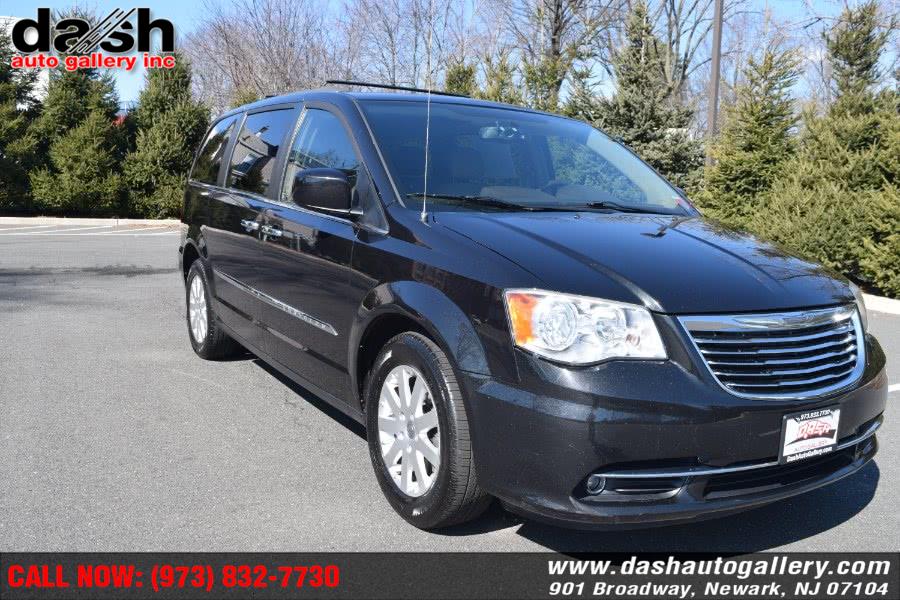 2014 Chrysler Town & Country 4dr Wgn Touring, available for sale in Newark, New Jersey | Dash Auto Gallery Inc.. Newark, New Jersey