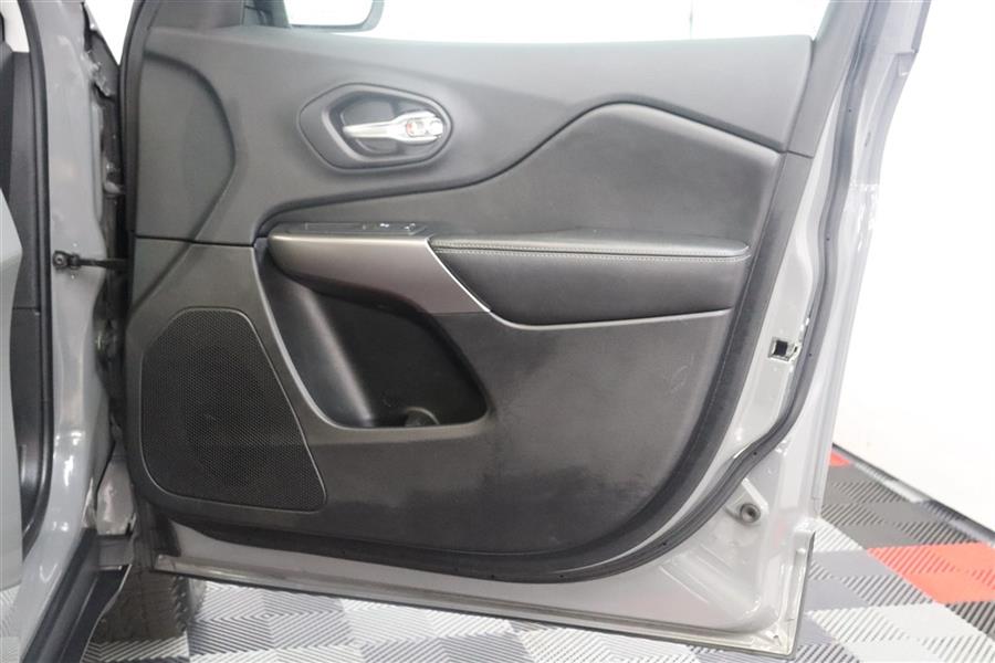 2019 Jeep Cherokee LIMITED, available for sale in Paterson, New Jersey | Fast Track Motors. Paterson, New Jersey 2019 Jeep Cherokee LIMITED, available for sale in Paterson, New Jersey | Fast Track Motors. Paterson, New Jersey