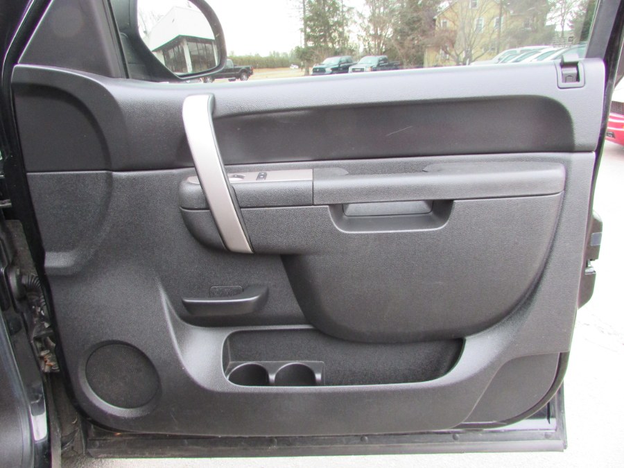 2011 Chevrolet Silverado 1500 4WD Ext Cab 143.5" LT, available for sale in East Windsor, Connecticut | United Auto Sales of E Windsor, Inc. East Windsor, Connecticut 2011 Chevrolet Silverado 1500 4WD Ext Cab 143.5" LT, available for sale in East Windsor, Connecticut | United Auto Sales of E Windsor, Inc. East Windsor, Connecticut