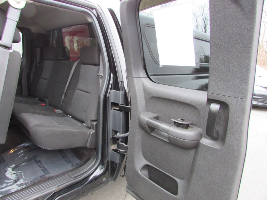 2011 Chevrolet Silverado 1500 4WD Ext Cab 143.5" LT, available for sale in East Windsor, Connecticut | United Auto Sales of E Windsor, Inc. East Windsor, Connecticut 2011 Chevrolet Silverado 1500 4WD Ext Cab 143.5" LT, available for sale in East Windsor, Connecticut | United Auto Sales of E Windsor, Inc. East Windsor, Connecticut