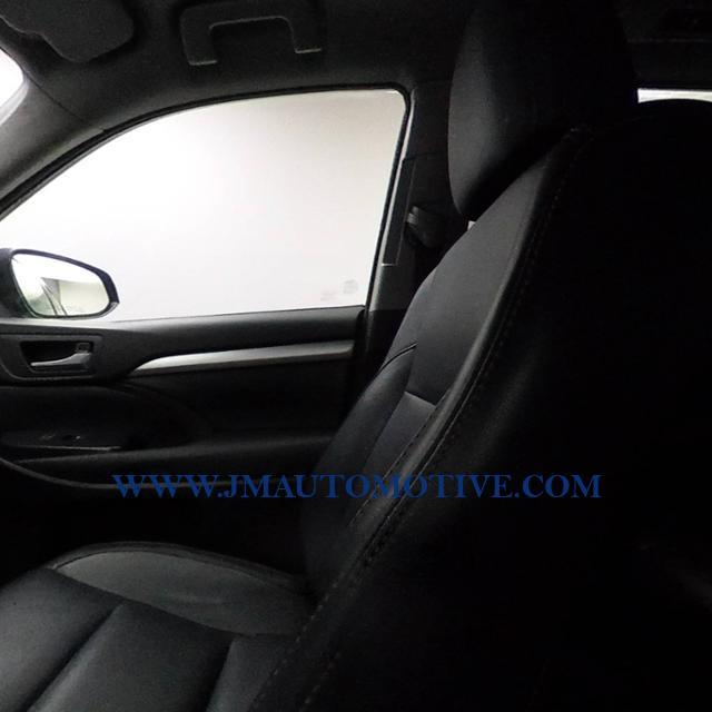 2015 Toyota Highlander AWD 4dr V6 XLE, available for sale in Naugatuck, Connecticut | J&M Automotive Sls&Svc LLC. Naugatuck, Connecticut 2015 Toyota Highlander AWD 4dr V6 XLE, available for sale in Naugatuck, Connecticut | J&M Automotive Sls&Svc LLC. Naugatuck, Connecticut