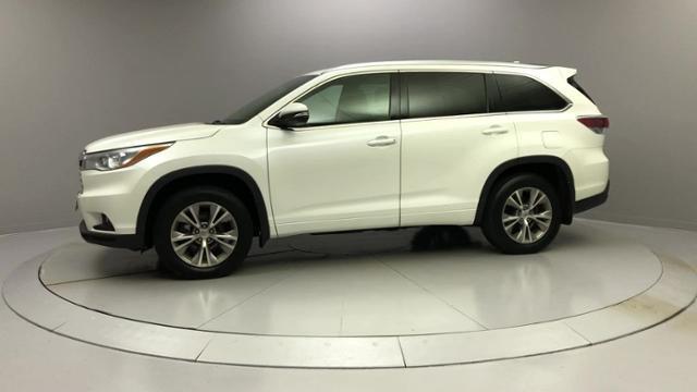 2015 Toyota Highlander AWD 4dr V6 XLE, available for sale in Naugatuck, Connecticut | J&M Automotive Sls&Svc LLC. Naugatuck, Connecticut 2015 Toyota Highlander AWD 4dr V6 XLE, available for sale in Naugatuck, Connecticut | J&M Automotive Sls&Svc LLC. Naugatuck, Connecticut