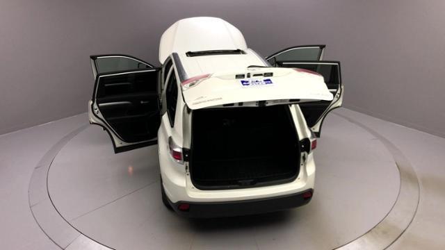 2015 Toyota Highlander AWD 4dr V6 XLE, available for sale in Naugatuck, Connecticut | J&M Automotive Sls&Svc LLC. Naugatuck, Connecticut 2015 Toyota Highlander AWD 4dr V6 XLE, available for sale in Naugatuck, Connecticut | J&M Automotive Sls&Svc LLC. Naugatuck, Connecticut