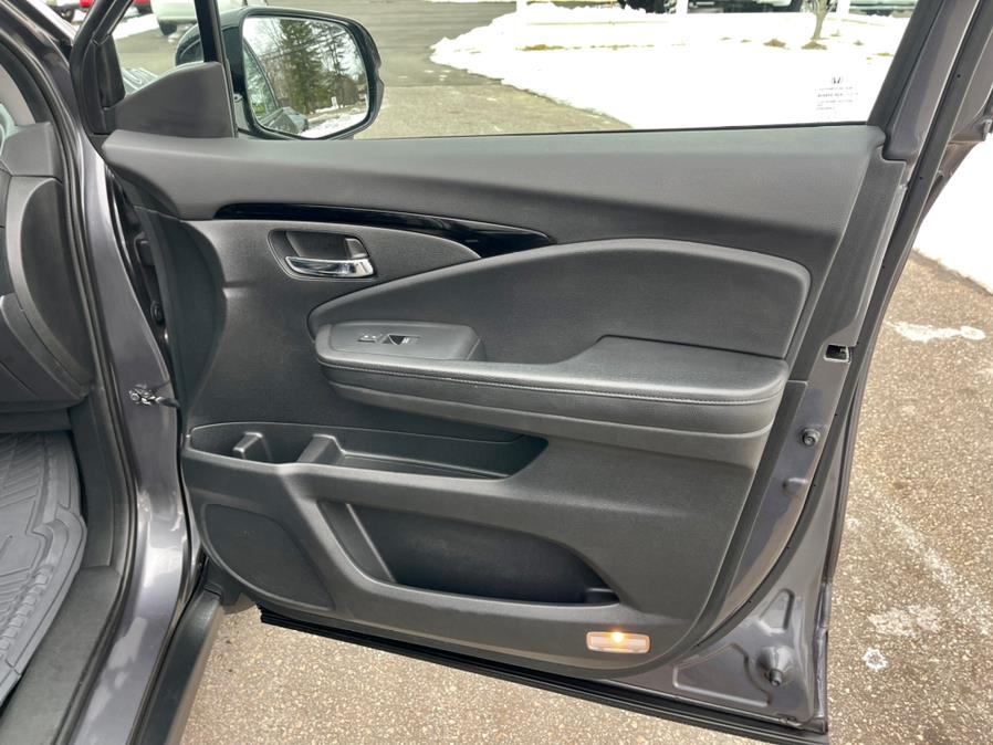 2016 Honda Pilot AWD 4dr Touring w/RES & Navi, available for sale in South Windsor, Connecticut | Mike And Tony Auto Sales, Inc. South Windsor, Connecticut 2016 Honda Pilot AWD 4dr Touring w/RES & Navi, available for sale in South Windsor, Connecticut | Mike And Tony Auto Sales, Inc. South Windsor, Connecticut