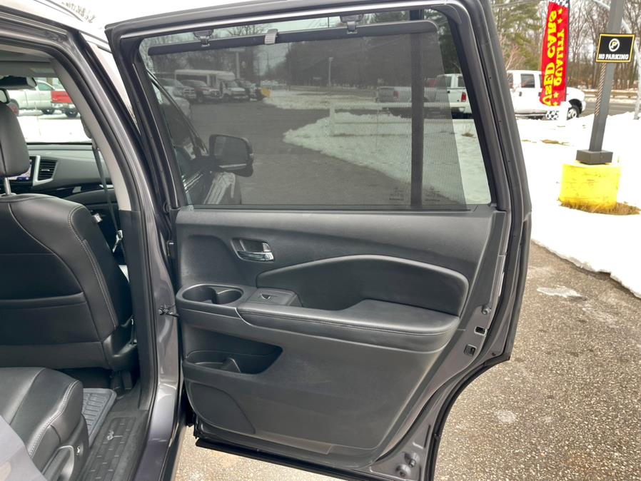 2016 Honda Pilot AWD 4dr Touring w/RES & Navi, available for sale in South Windsor, Connecticut | Mike And Tony Auto Sales, Inc. South Windsor, Connecticut 2016 Honda Pilot AWD 4dr Touring w/RES & Navi, available for sale in South Windsor, Connecticut | Mike And Tony Auto Sales, Inc. South Windsor, Connecticut
