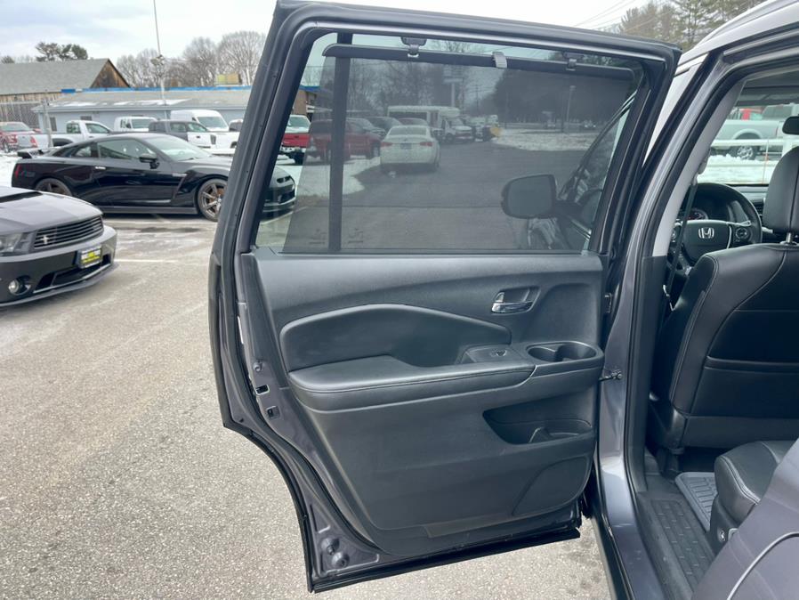 2016 Honda Pilot AWD 4dr Touring w/RES & Navi, available for sale in South Windsor, Connecticut | Mike And Tony Auto Sales, Inc. South Windsor, Connecticut 2016 Honda Pilot AWD 4dr Touring w/RES & Navi, available for sale in South Windsor, Connecticut | Mike And Tony Auto Sales, Inc. South Windsor, Connecticut