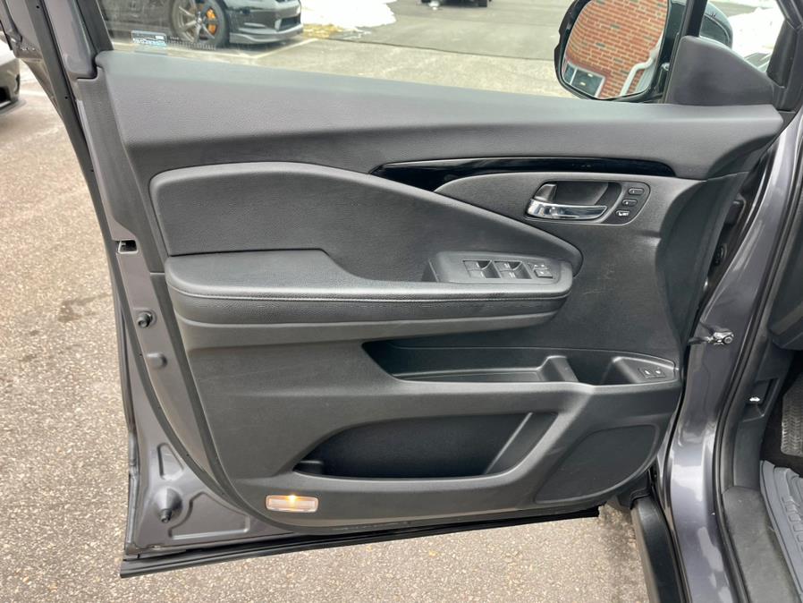 2016 Honda Pilot AWD 4dr Touring w/RES & Navi, available for sale in South Windsor, Connecticut | Mike And Tony Auto Sales, Inc. South Windsor, Connecticut 2016 Honda Pilot AWD 4dr Touring w/RES & Navi, available for sale in South Windsor, Connecticut | Mike And Tony Auto Sales, Inc. South Windsor, Connecticut