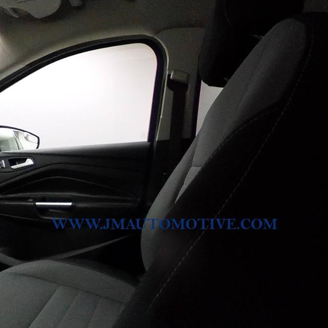2016 Ford Escape 4WD 4dr SE, available for sale in Naugatuck, Connecticut | J&M Automotive Sls&Svc LLC. Naugatuck, Connecticut 2016 Ford Escape 4WD 4dr SE, available for sale in Naugatuck, Connecticut | J&M Automotive Sls&Svc LLC. Naugatuck, Connecticut