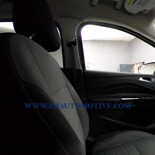 2016 Ford Escape 4WD 4dr SE, available for sale in Naugatuck, Connecticut | J&M Automotive Sls&Svc LLC. Naugatuck, Connecticut 2016 Ford Escape 4WD 4dr SE, available for sale in Naugatuck, Connecticut | J&M Automotive Sls&Svc LLC. Naugatuck, Connecticut